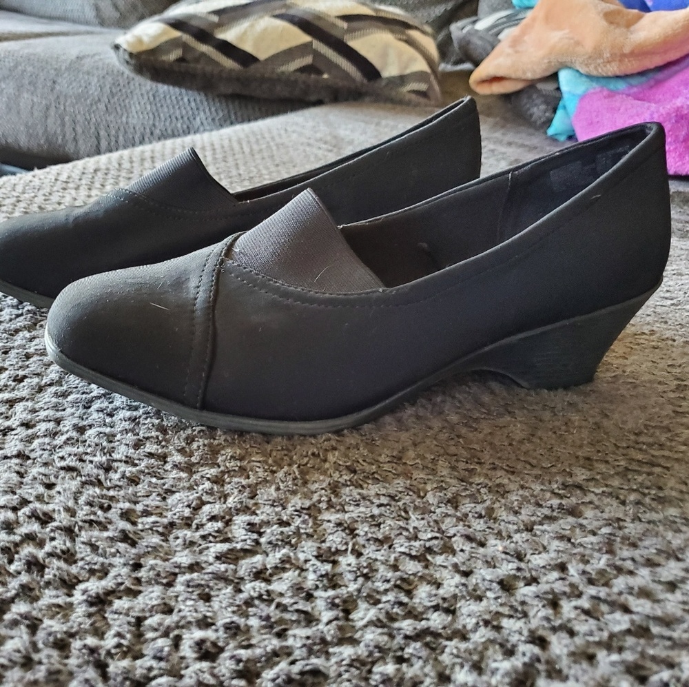 Black dress shoes